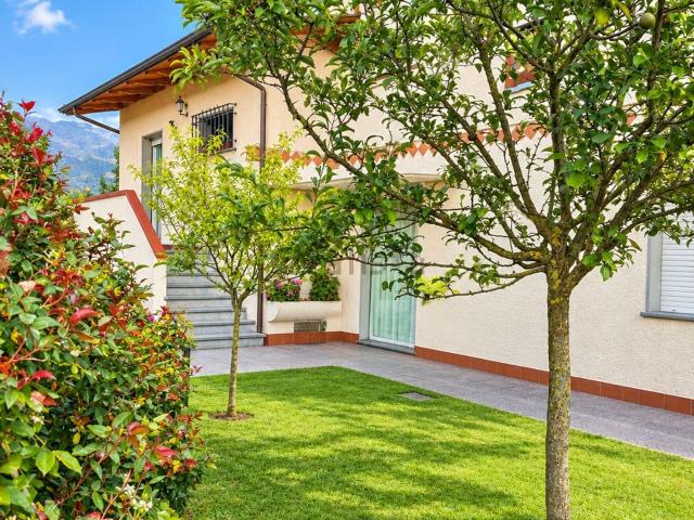 Case e ville in vendita di 250 m² in Via Castagnara
