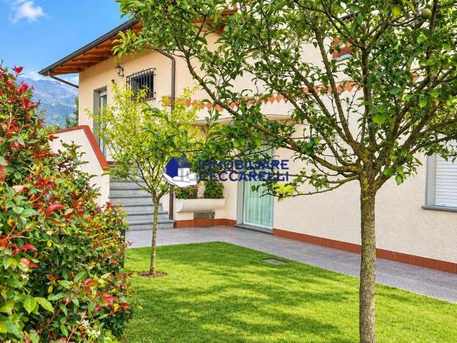 Case e ville in vendita di 250 m² in Via Castagnara