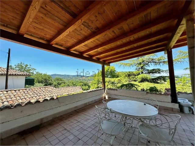 Case e ville in vendita di 250 m² in Via Castelvecchio