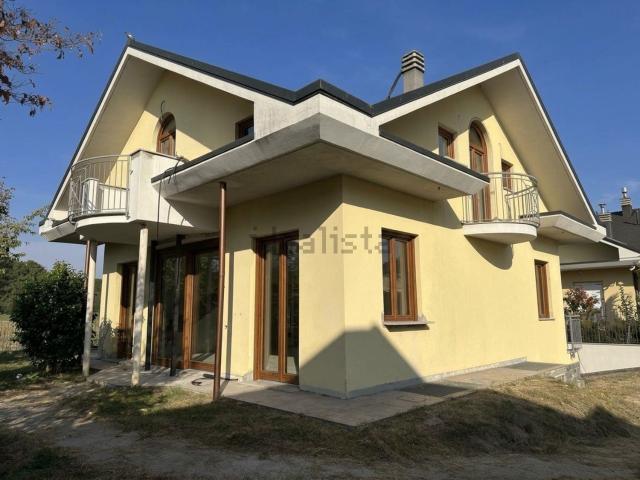 Case e ville in vendita di 250 m² in Via Cinque Martiri, 69