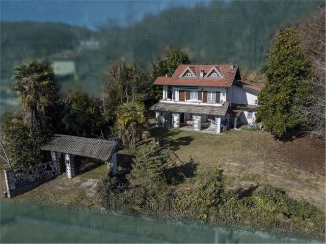 Case e ville in vendita di 250 m² in Via Crose