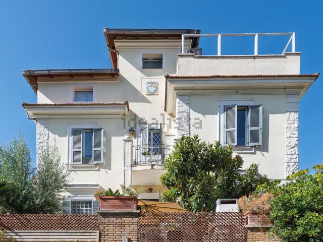 Case e ville in vendita di 250 m² in Via Antonio Cerasi