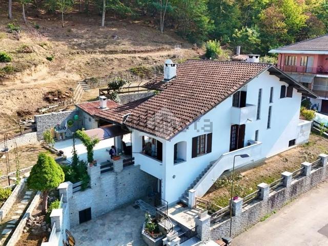 Case e ville in vendita di 250 m² in Via Adige, 15