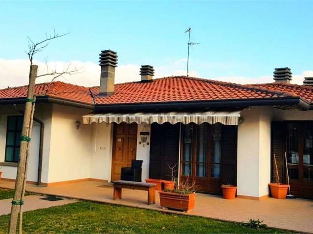 Case e ville in vendita di 250 m² in Via Adriatica