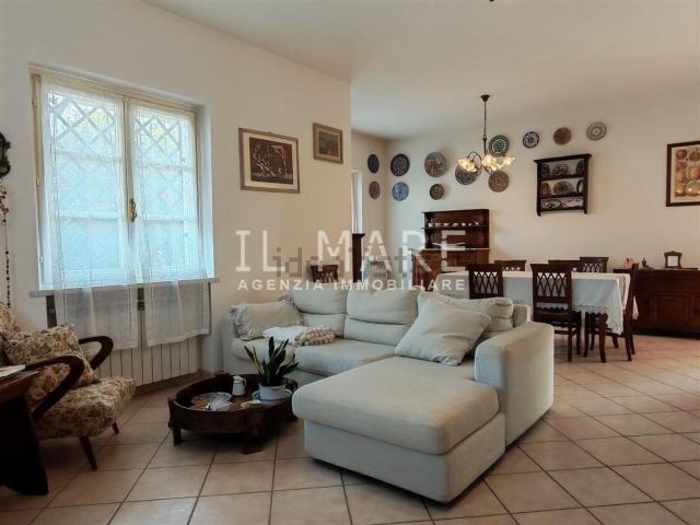 Case e ville in vendita di 250 m² in Via Augusto Gori