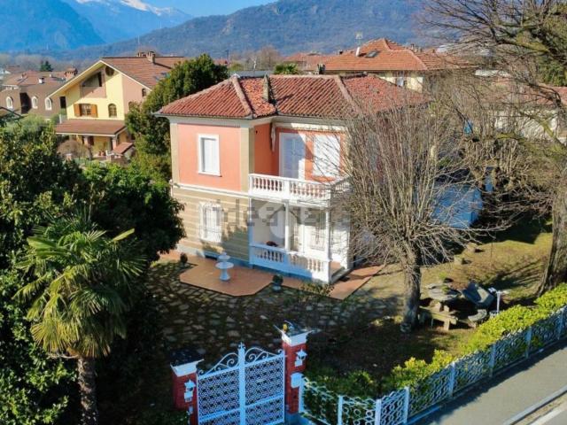 Case e ville in vendita di 250 m² in Via Avigliana, 68