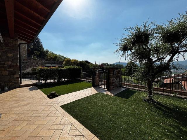 Case e ville in vendita di 250 m² in Via Belvedere, 27