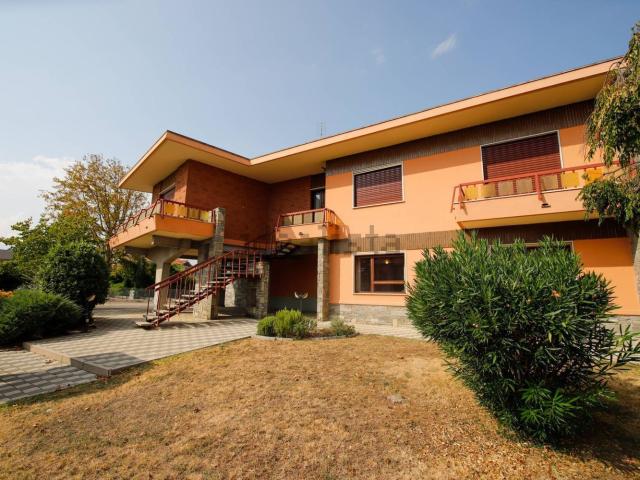Case e ville in vendita di 250 m² in Via Brandizzo, 37