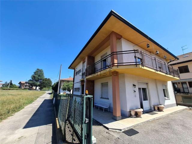 Case e ville in vendita di 250 m² in Via Golasecca
