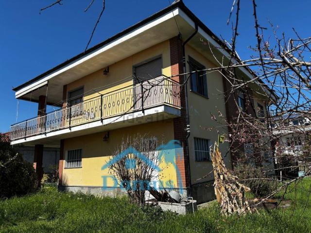 Case e ville in vendita di 250 m² in Via Gen.Dabormida, 44