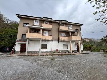 Case e ville in vendita di 250 m² in Via Giuseppe Mastroianni