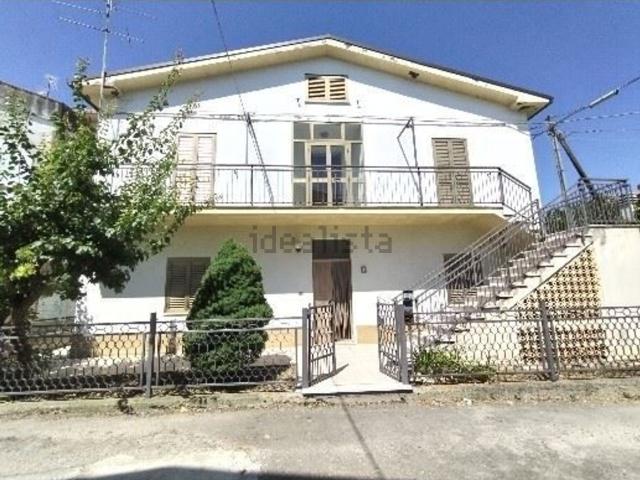 Case e ville in vendita di 250 m² in Via Giuseppe Verdi, 5