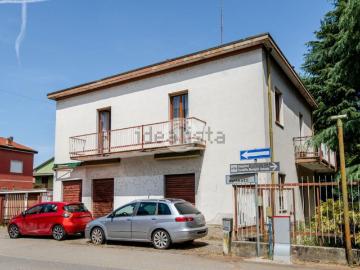Case e ville in vendita di 250 m² in Via Giacomo Matteotti, 51