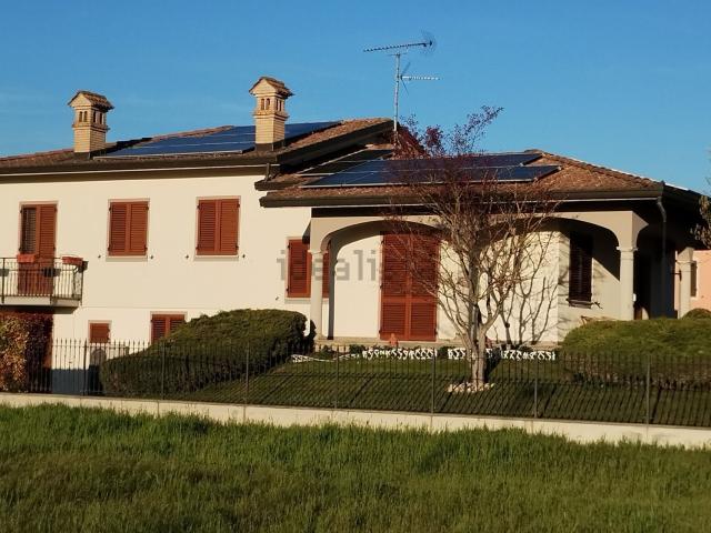Case e ville in vendita di 250 m² in Via Giovanni Falcone, 18