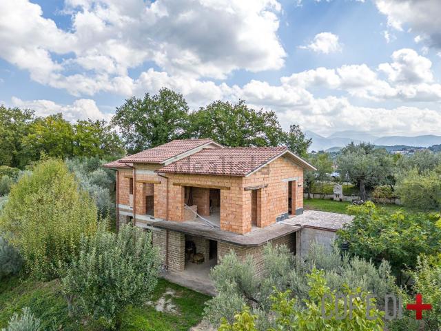 Case e ville in vendita di 250 m² in Via Grotti