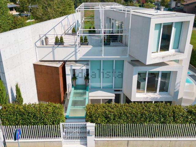 Case e ville in vendita di 250 m² in Via Guglielmo Marconi