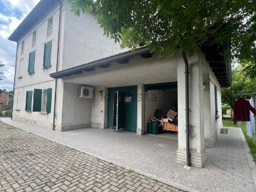 Case e ville in vendita di 250 m² in Via Guido Rossa