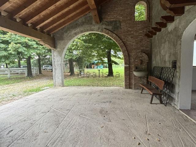 Case e ville in vendita di 250 m² in Via Guizze Alte
