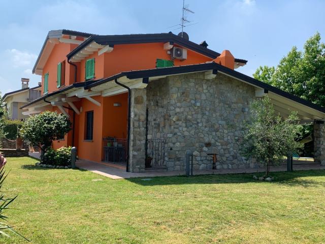 Case e ville in vendita di 250 m² in Via Don Francesco Mazzocchi