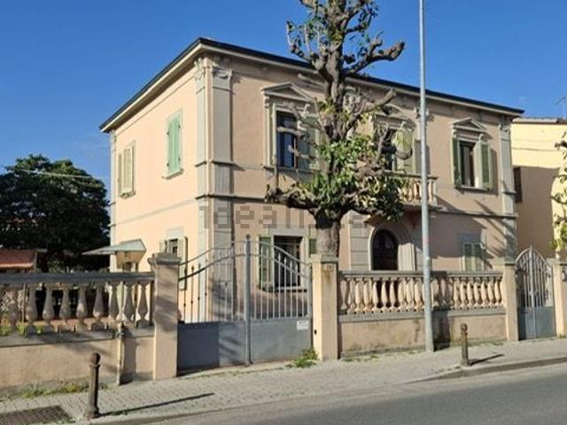 Case e ville in vendita di 250 m² in Via Don Luigi Sturzo, 68
