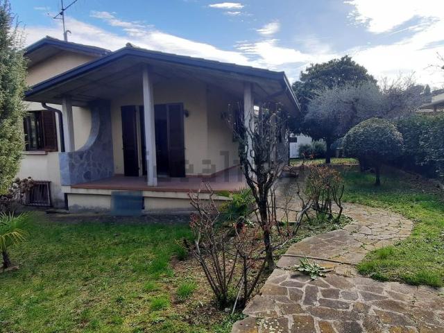 Case e ville in vendita di 250 m² in Via Don Lorenzo Milani
