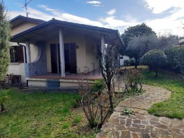 Case e ville in vendita di 250 m² in Via Don Lorenzo Milani