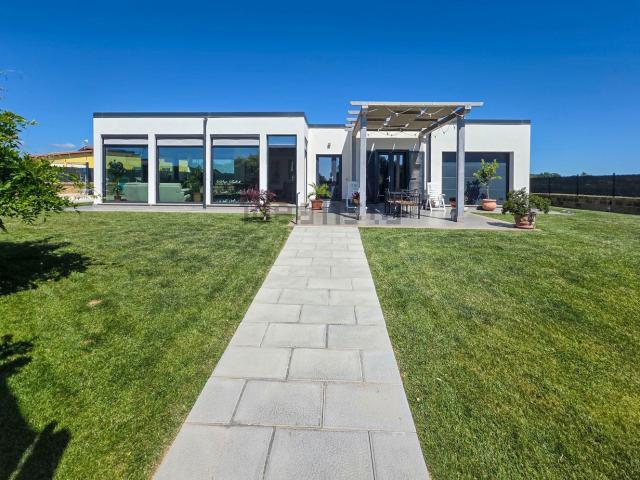 Case e ville in vendita di 250 m² in Via Don Silvestro Orazi