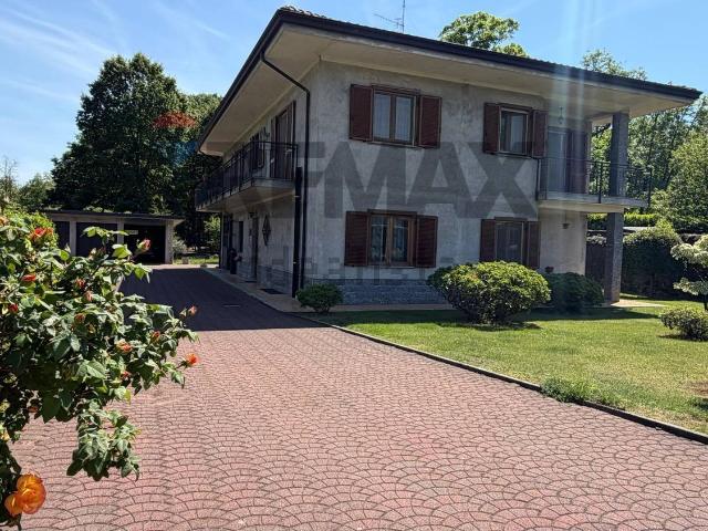 Case e ville in vendita di 250 m² in Via Dante Alighieri, 8