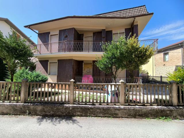 Case e ville in vendita di 250 m² in Via degli Angeli