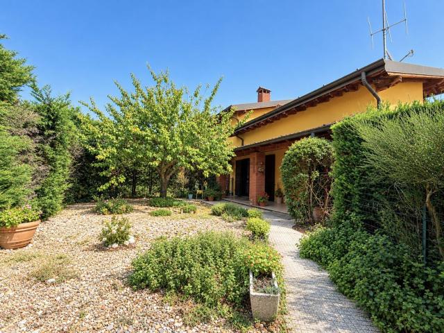 Case e ville in vendita di 250 m² in Via dei Mulini