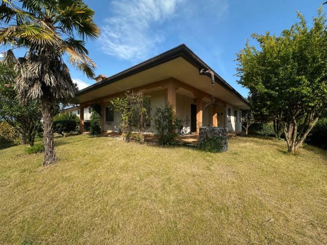 Case e ville in vendita di 250 m² in Via dei Fiordalisi