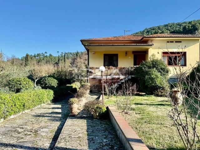 Case e ville in vendita di 250 m² in Via dei Sodini