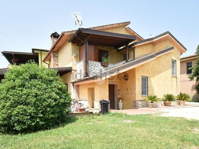 Case e ville in vendita di 250 m² in Via del Murillo, 34
