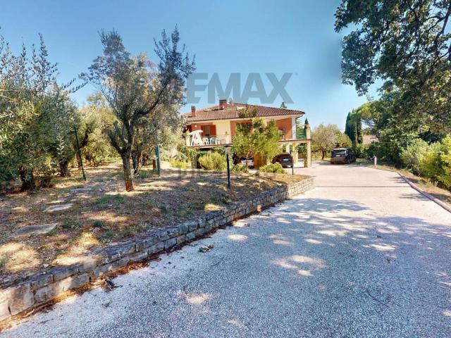 Case e ville in vendita di 250 m² in Via del Nibbio