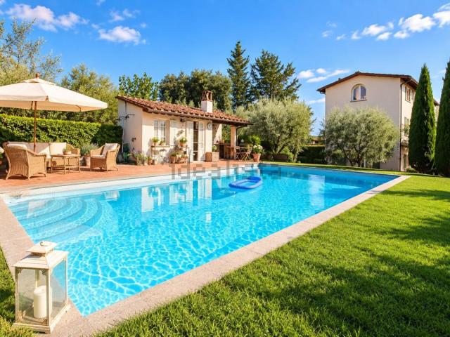Case e ville in vendita di 250 m² in Via del Colle