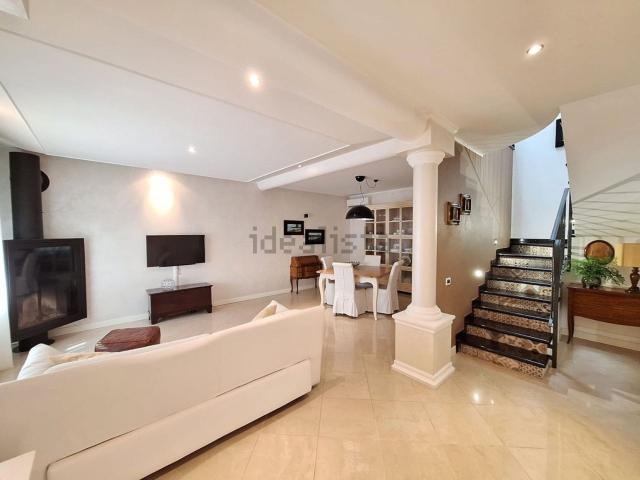 Case e ville in vendita di 250 m² in Via del Fante, 9