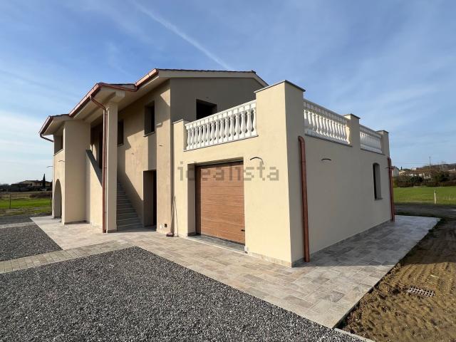 Case e ville in vendita di 250 m² in Via del Fosso, 6