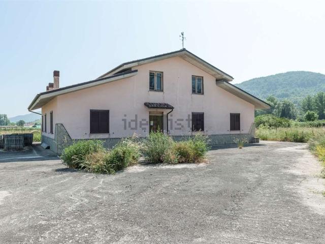 Case e ville in vendita di 250 m² in Via del Pantano, 32