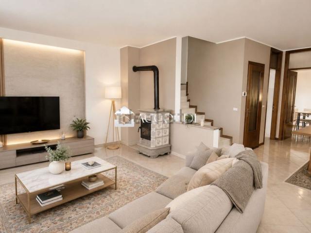 Case e ville in vendita di 250 m² in Via della Chiesa