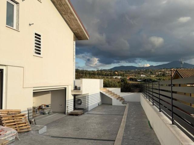 Case e ville in vendita di 250 m² in Via della Mola