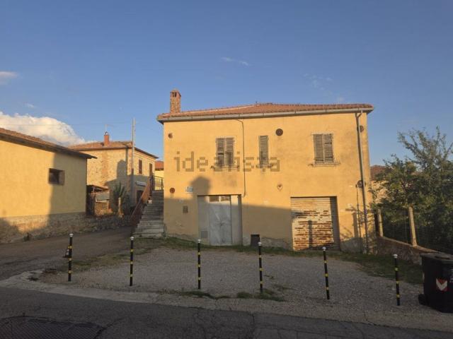 Case e ville in vendita di 250 m² in Via della Madonnina