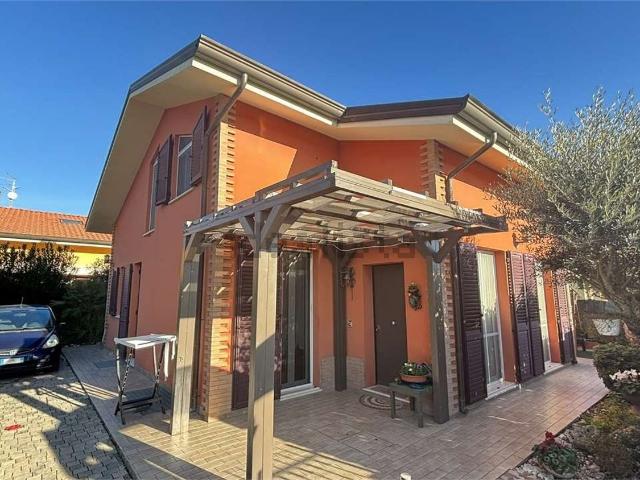 Case e ville in vendita di 250 m² in Via delle Cascine, 34