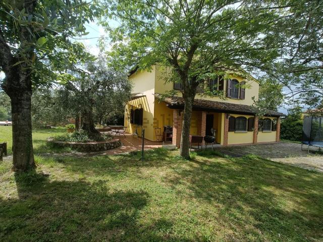 Case e ville in vendita di 250 m² in Via delle Lupaie