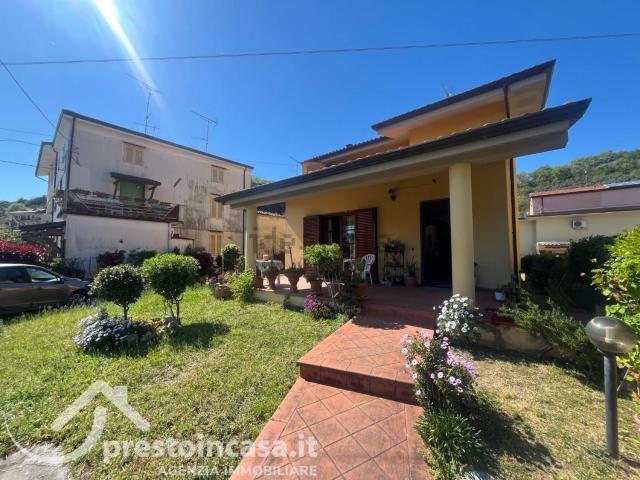 Case e ville in vendita di 250 m² in Via Demetrio Rontani