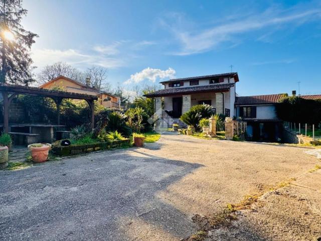 Case e ville in vendita di 250 m² in Via di Battistella, 1