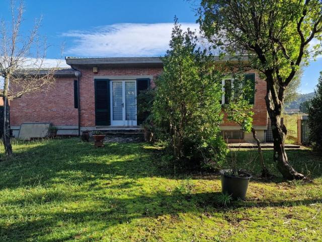 Case e ville in vendita di 250 m² in Via di Pozzola