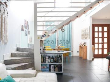 Case e ville in vendita di 250 m² in Via Diomede Forlani, 71