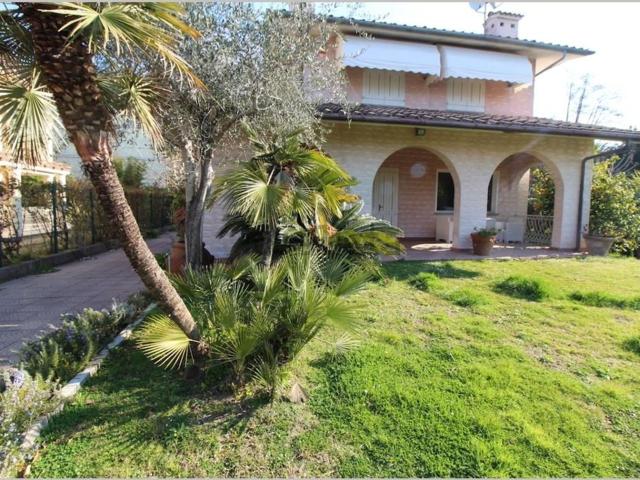 Case e ville in vendita di 250 m² in Via Duca degli Abruzzi
