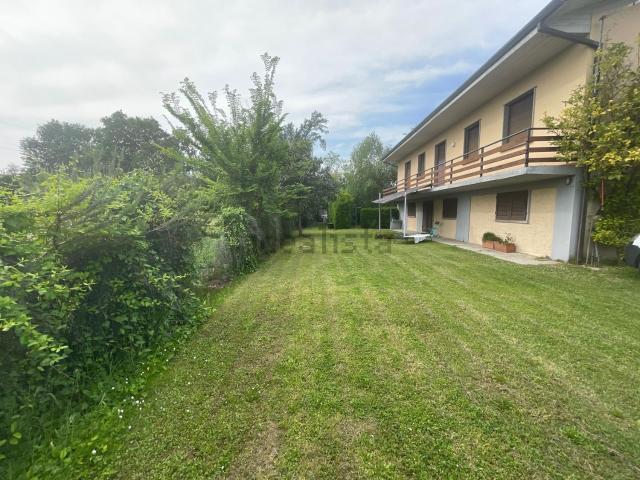 Case e ville in vendita di 250 m² in Via F.lli Rosselli
