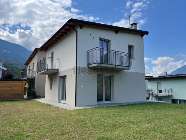 Case e ville in vendita di 250 m² in Via Foiaroli, 539